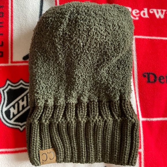 C.C Insulated woven winter hat - Picture 2 of 3